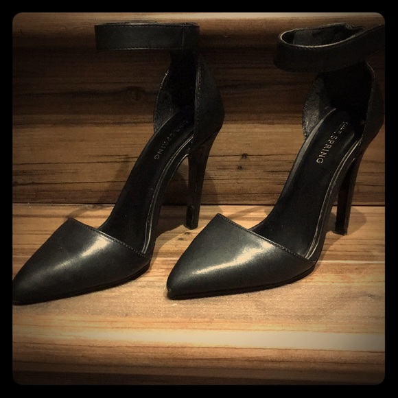 Call it Spring Black Pointed Toe Heels Size 6 - Picture 1 of 8